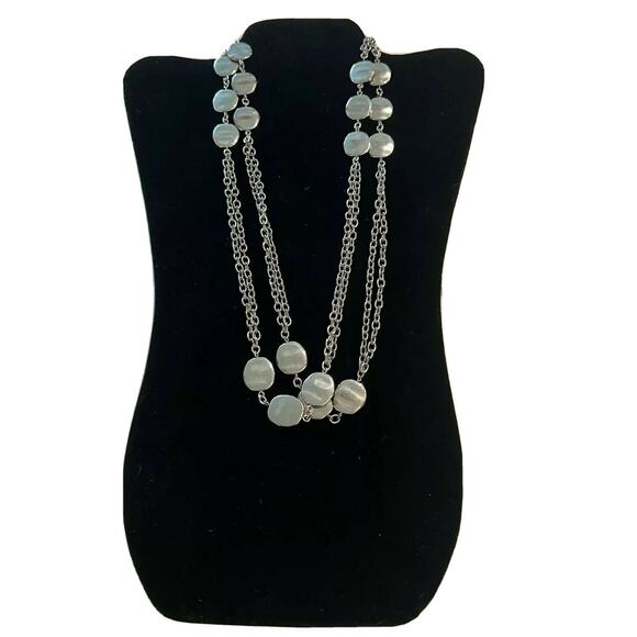 Silver Tone Hammered Disks on Chain Necklace 23 inches - Picture 1 of 3